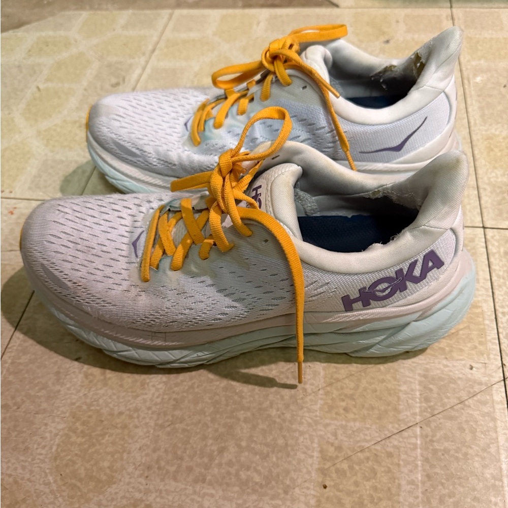 Hoka Clifton 8